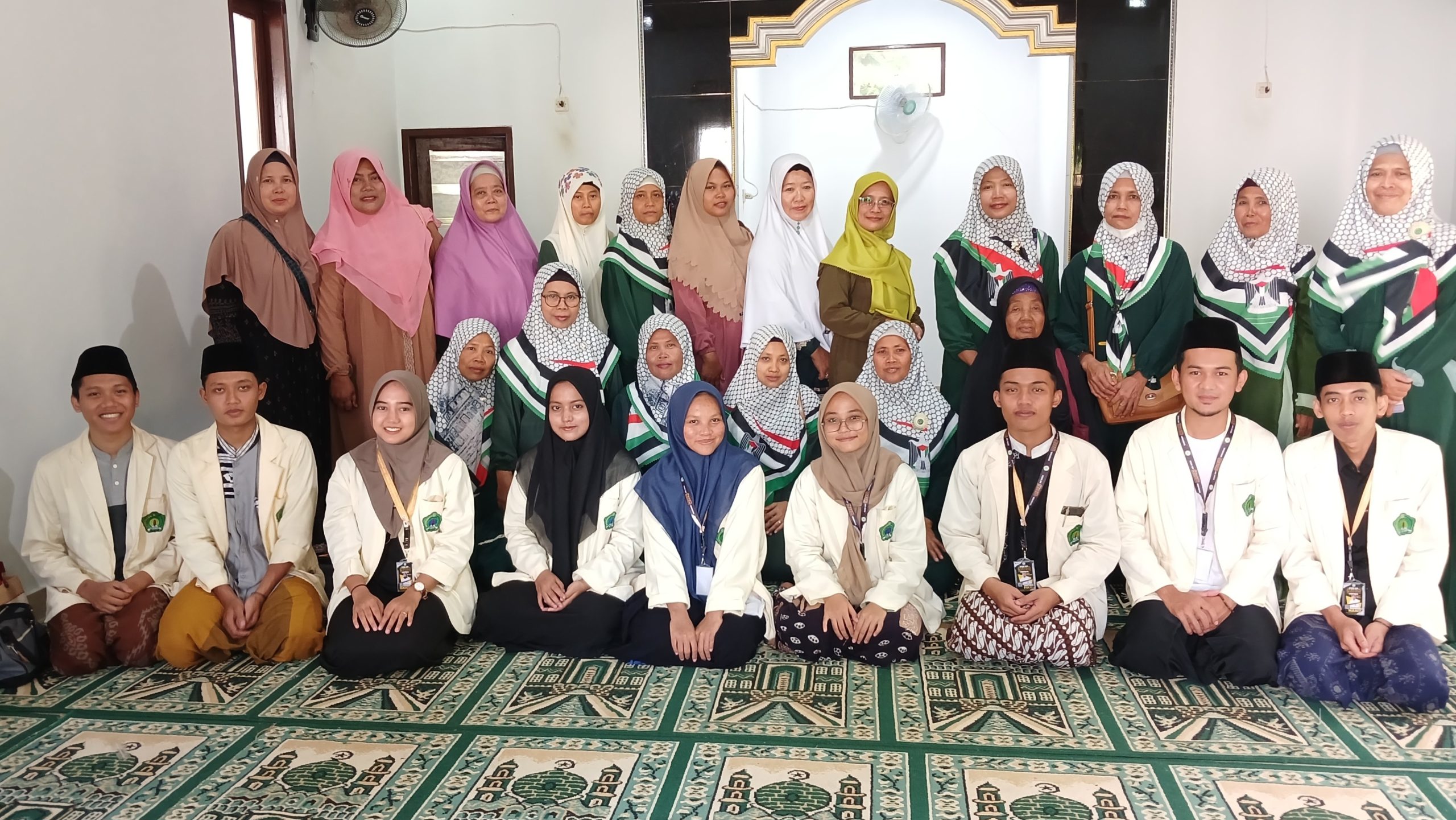 Penyelenggaraan Asmaul Husna bersama Fatayat NU Ranting Karangtawang bekerja sama dengan KKN UNUGHA