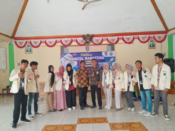 Pelatihan Digital Marketing Desa Karangtawang Bekerja Sama Dengan KKN UNUGHA