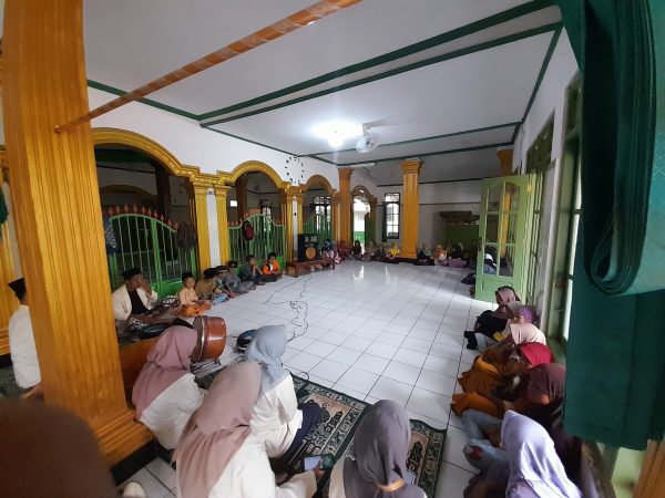 Penyelanggraan Praktik Wudhu dan Sholat Dengan Santri Santriwati TPQ Al-Huda Masjid Baiturrahim Desa Karangtawang